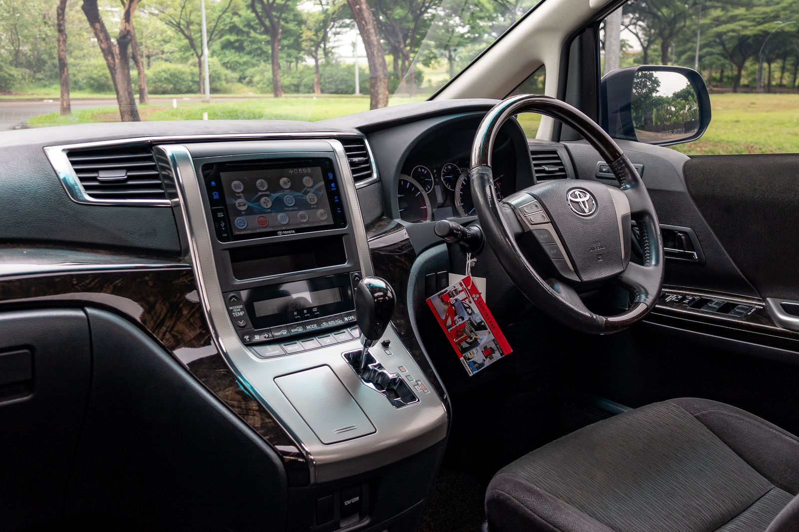 2013 Toyota Vellfire  2.4 ZG AT AUDIOLESS 2013 Toyota Vellfire  2.4 ZG AT AUDIOLESS