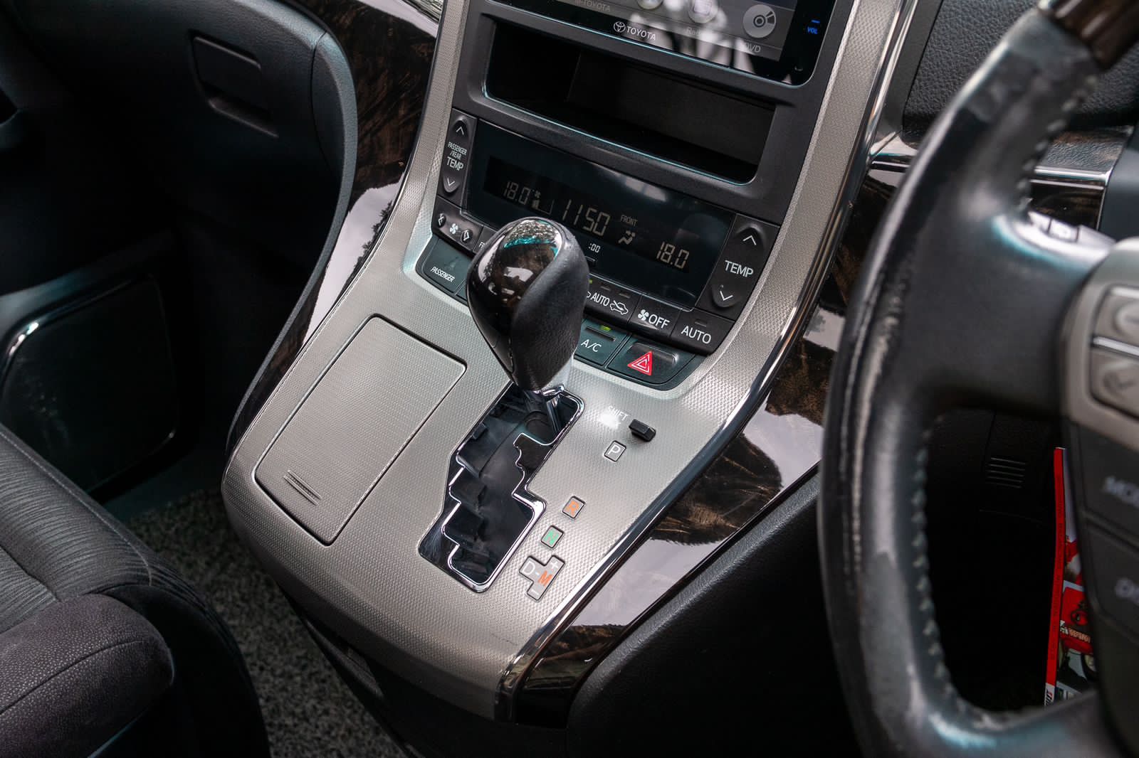 2013 Toyota Vellfire  2.4 ZG AT AUDIOLESS 2013 Toyota Vellfire  2.4 ZG AT AUDIOLESS