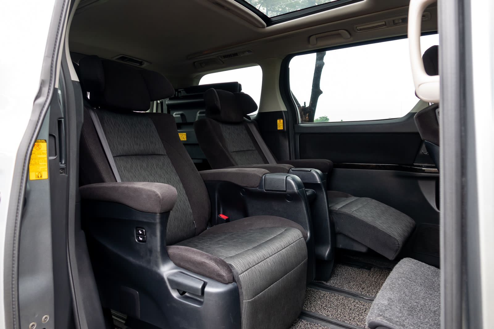 2013 Toyota Vellfire  2.4 ZG AT AUDIOLESS 2013 Toyota Vellfire  2.4 ZG AT AUDIOLESS