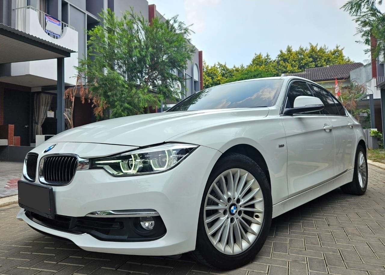 Second Hand 2018 BMW 3 Series Gran Turismo 320i LUXURY Second Hand 2018 BMW 3 Series Gran Turismo 320i LUXURY