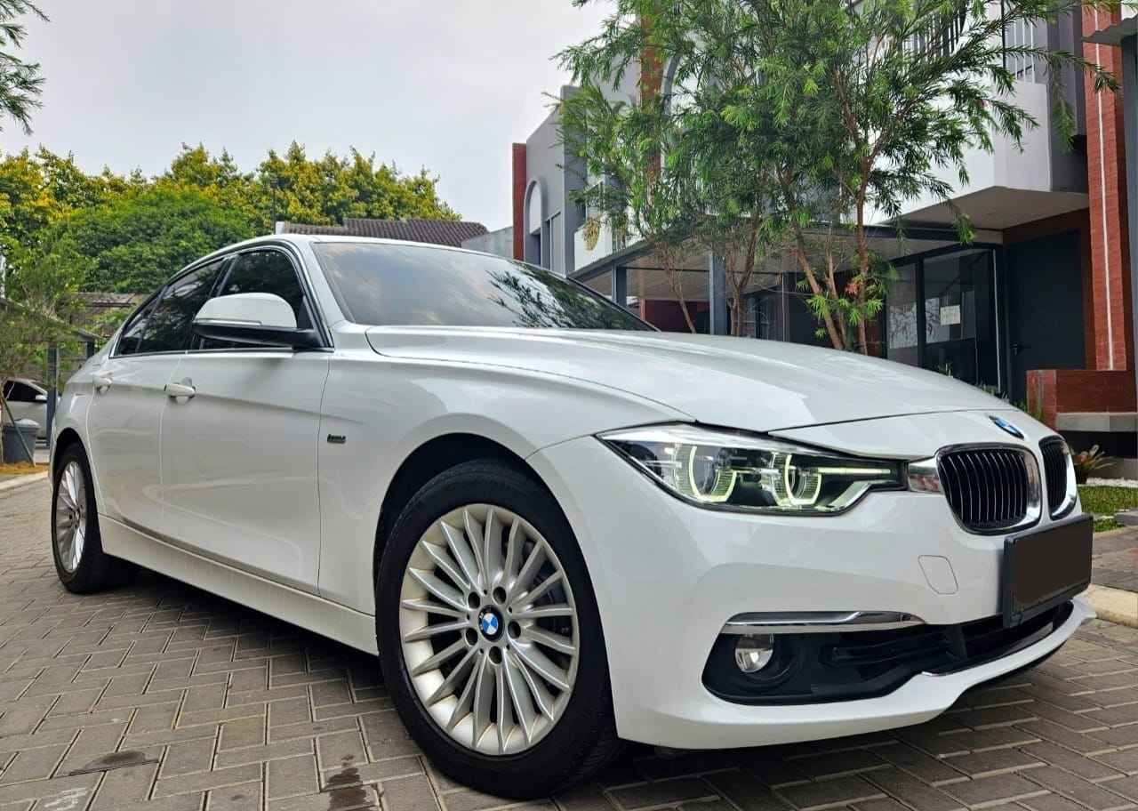 2018 BMW 3 Series Gran Turismo 320i LUXURY 2018 BMW 3 Series Gran Turismo 320i LUXURY