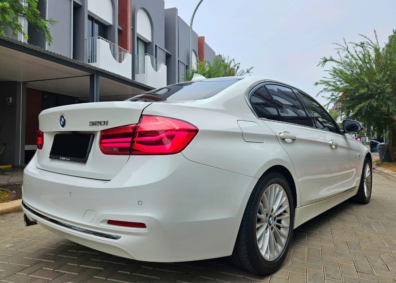 2018 BMW 3 Series Gran Turismo 320i LUXURY 2018 BMW 3 Series Gran Turismo 320i LUXURY