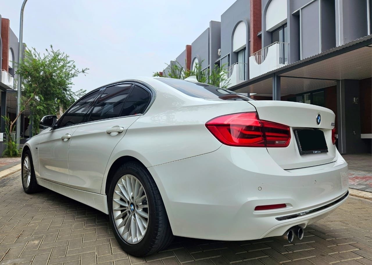 2018 BMW 3 Series Gran Turismo 320i LUXURY 2018 BMW 3 Series Gran Turismo 320i LUXURY
