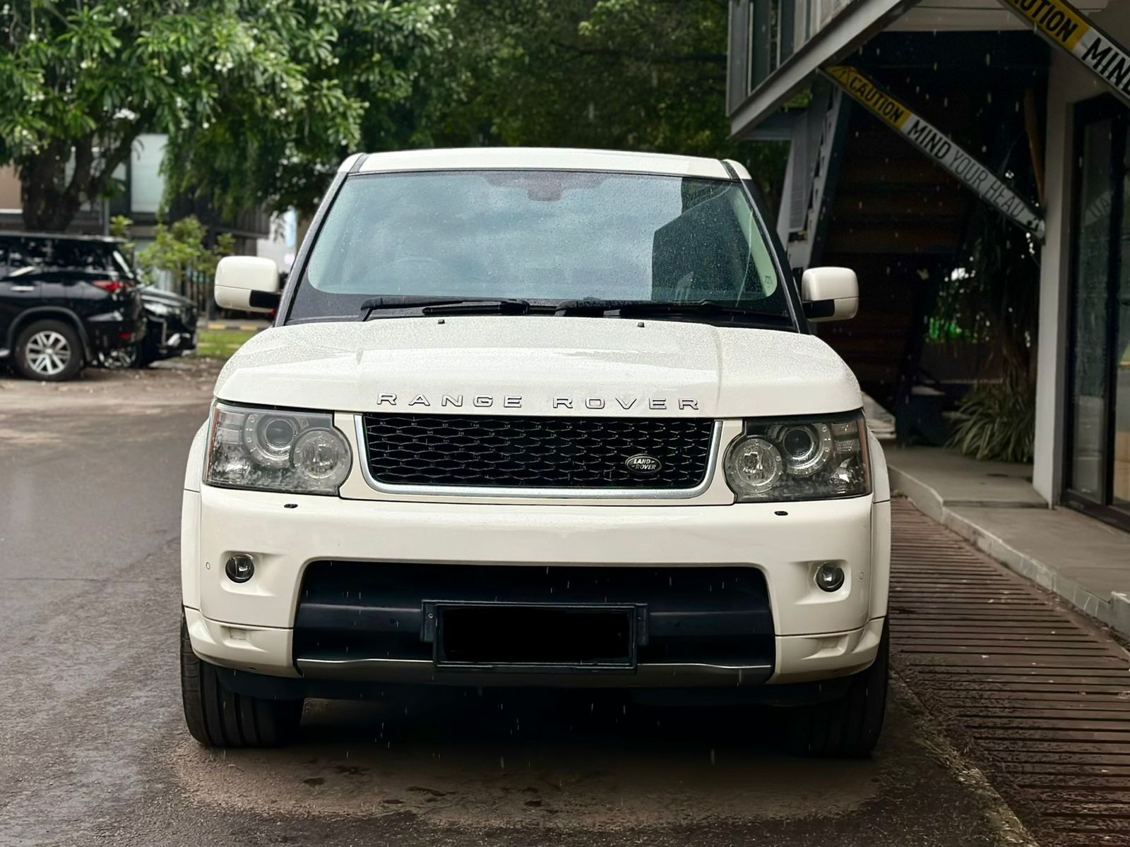 2010 Land Rover Range Rover Sport  5.0 L V8 2010 Land Rover Range Rover Sport  5.0 L V8