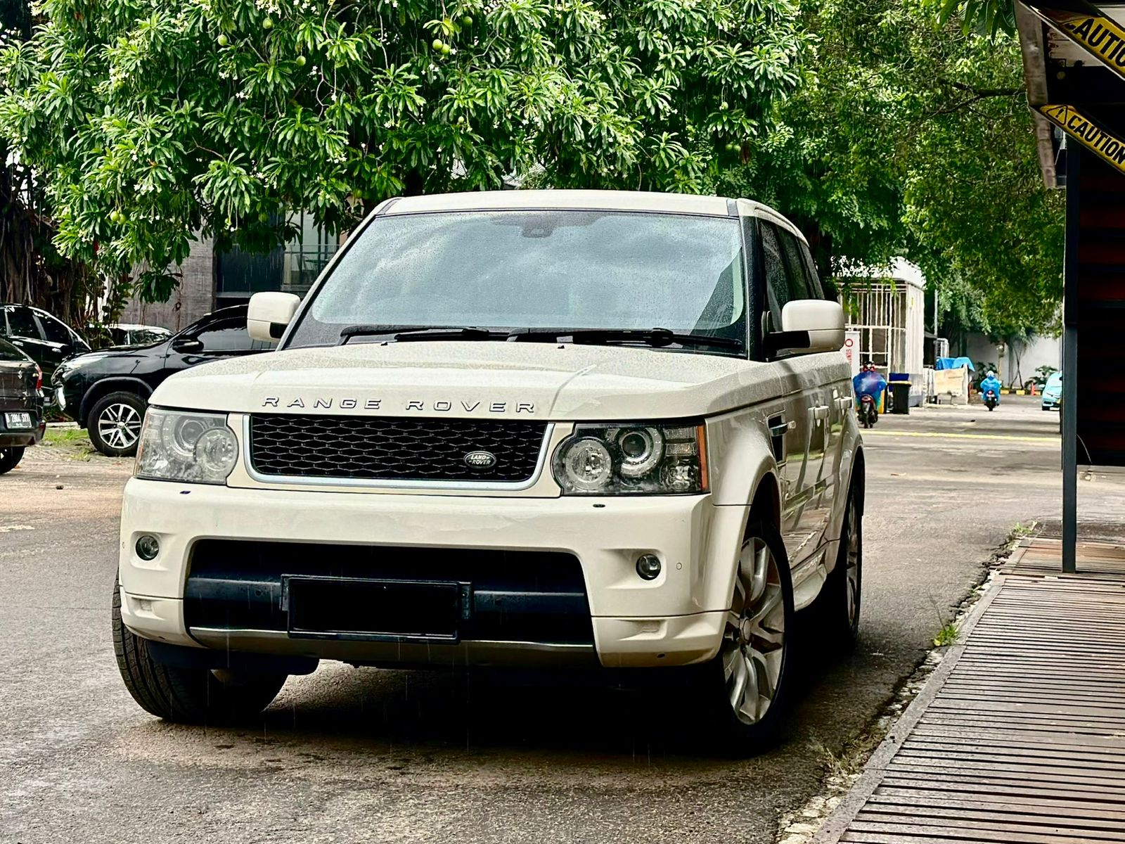 2010 Land Rover Range Rover Sport  5.0 L V8 2010 Land Rover Range Rover Sport  5.0 L V8