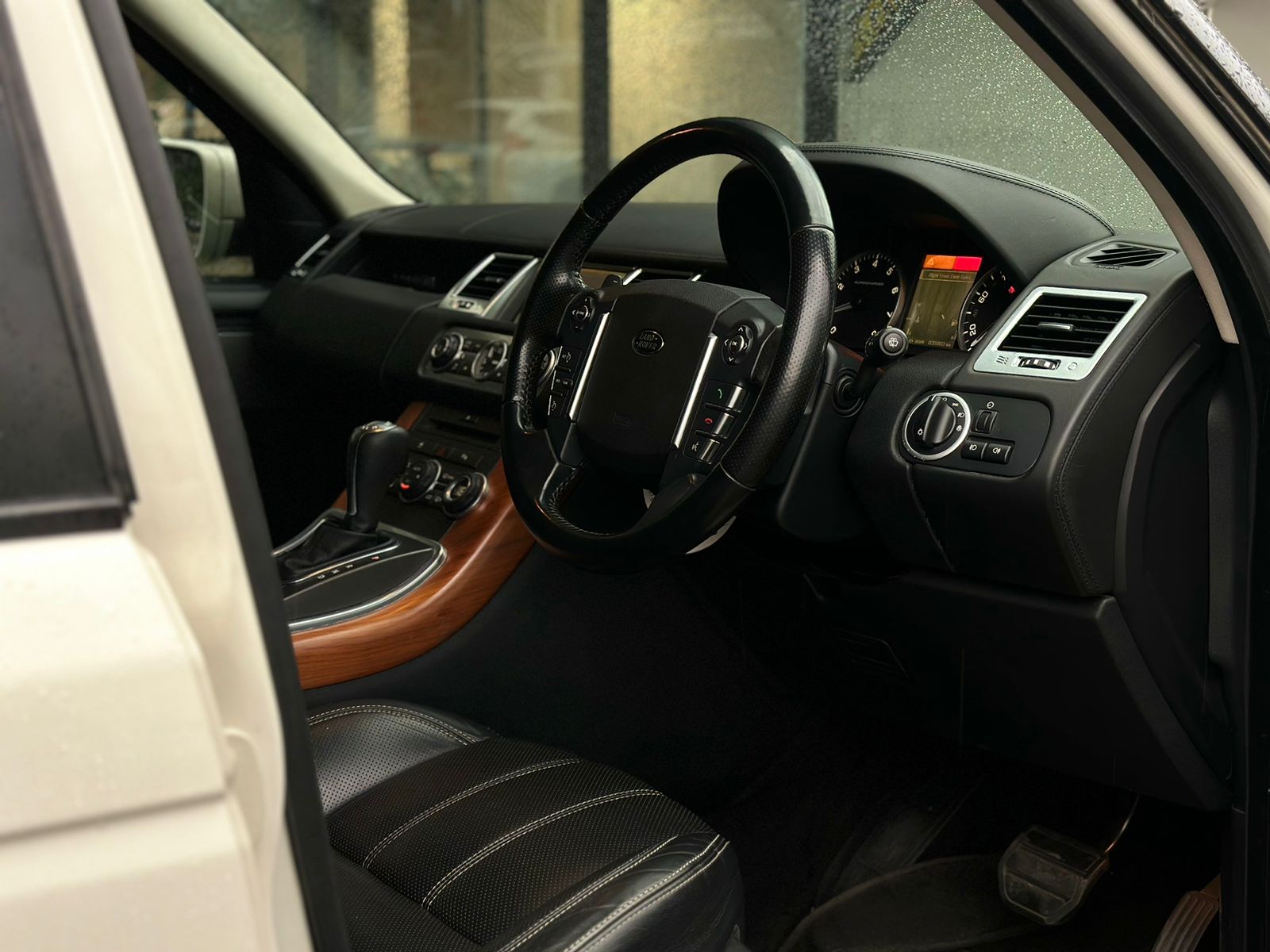 2010 Land Rover Range Rover Sport  5.0 L V8 2010 Land Rover Range Rover Sport  5.0 L V8