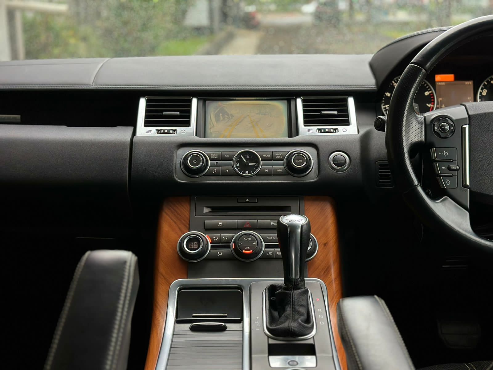 2010 Land Rover Range Rover Sport  5.0 L V8 2010 Land Rover Range Rover Sport  5.0 L V8