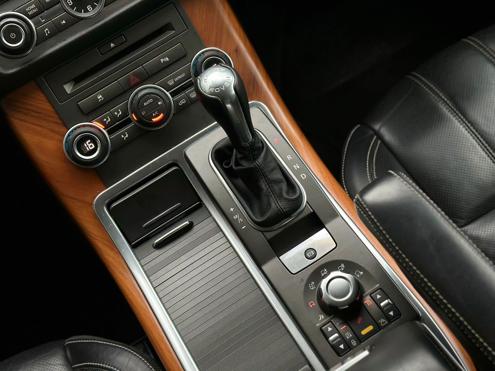 2010 Land Rover Range Rover Sport  5.0 L V8 2010 Land Rover Range Rover Sport  5.0 L V8