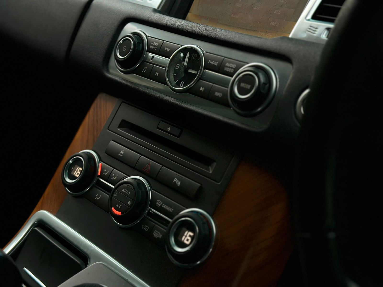 2010 Land Rover Range Rover Sport  5.0 L V8 2010 Land Rover Range Rover Sport  5.0 L V8