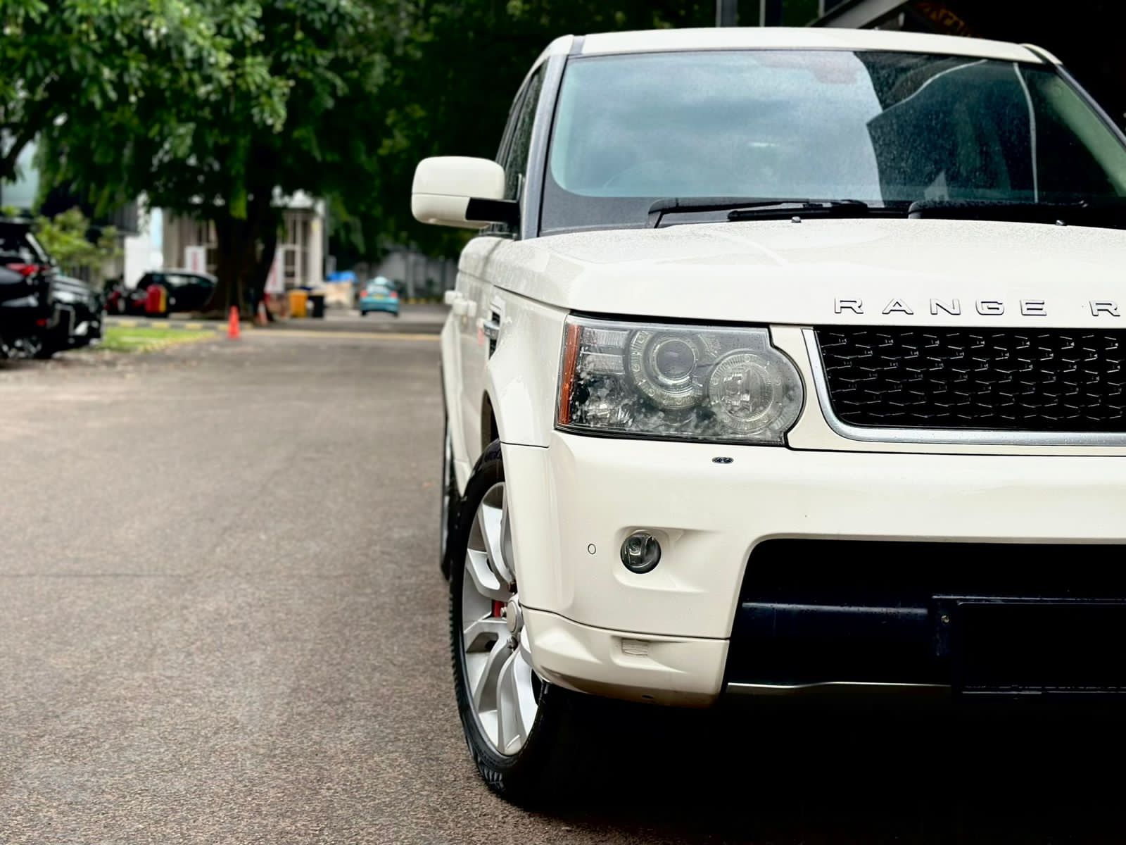 2010 Land Rover Range Rover Sport  5.0 L V8 2010 Land Rover Range Rover Sport  5.0 L V8