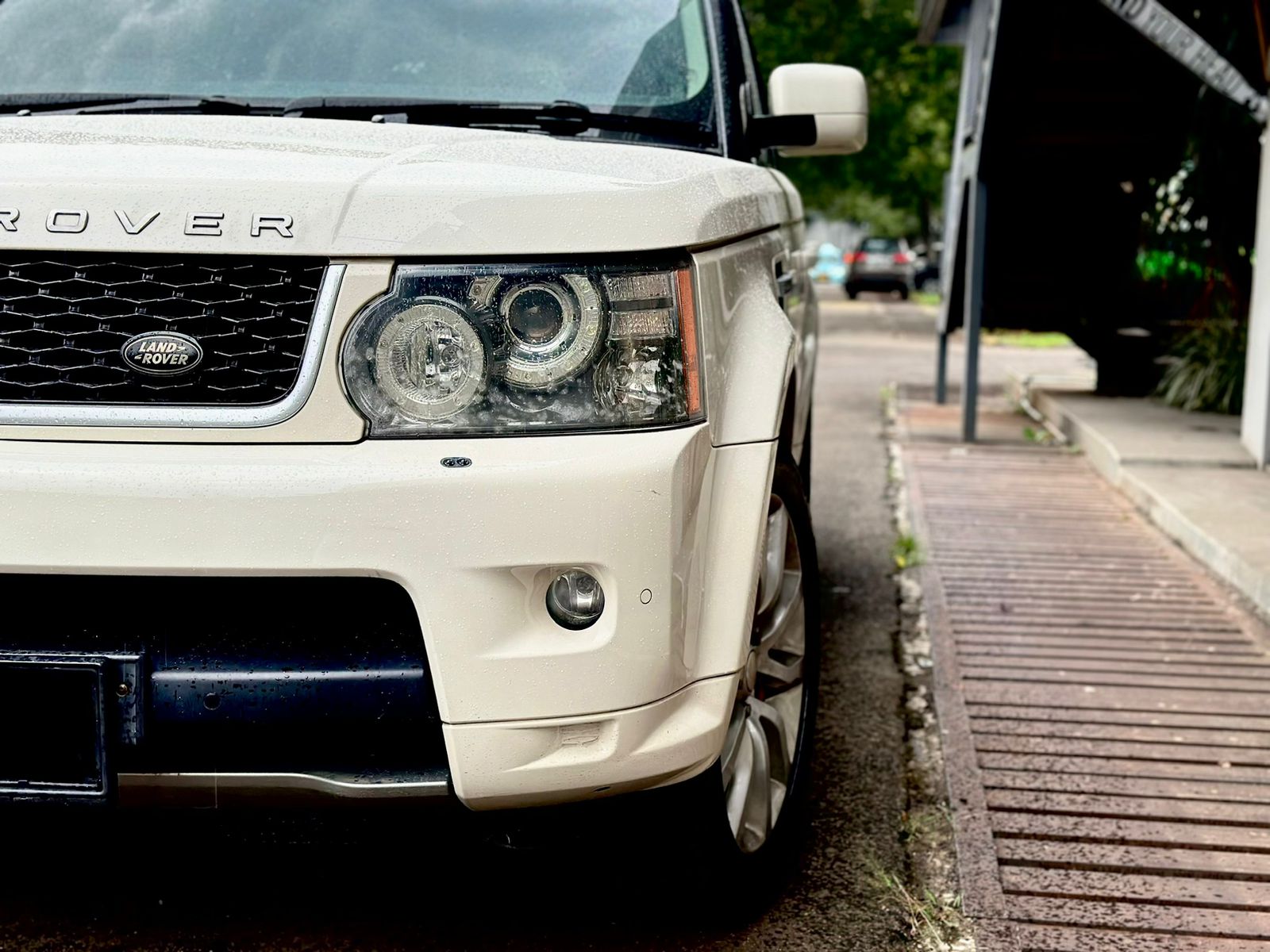 2010 Land Rover Range Rover Sport  5.0 L V8 2010 Land Rover Range Rover Sport  5.0 L V8