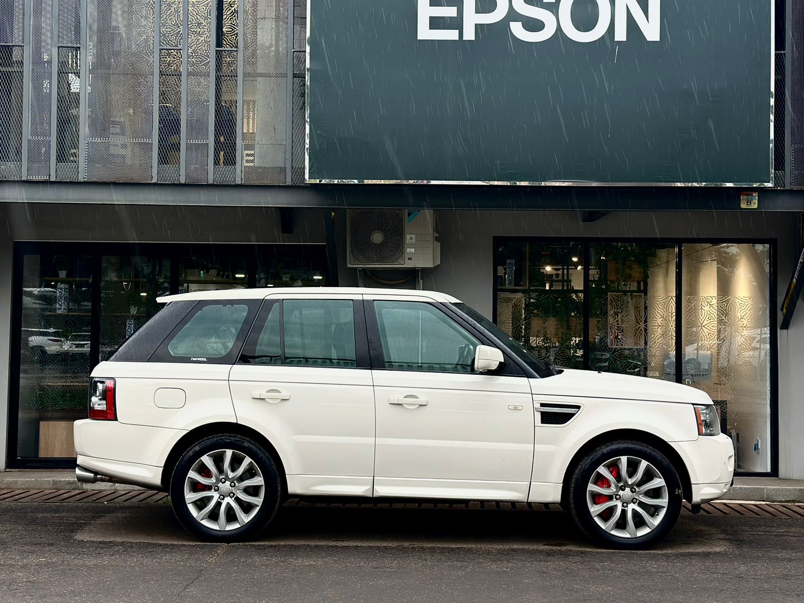 2010 Land Rover Range Rover Sport  5.0 L V8 2010 Land Rover Range Rover Sport  5.0 L V8