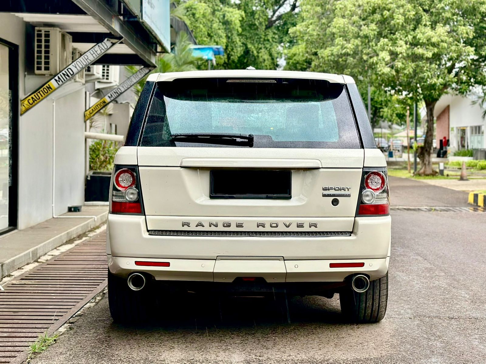 2010 Land Rover Range Rover Sport  5.0 L V8 2010 Land Rover Range Rover Sport  5.0 L V8