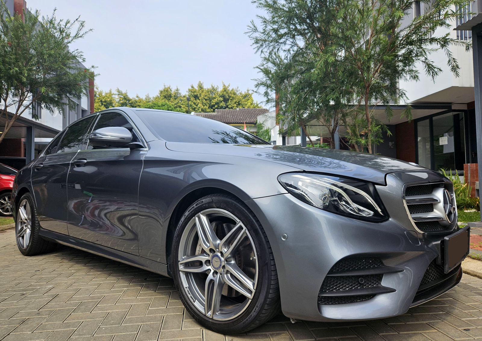 2017 Mercedes Benz E-Class  E 300 AMG Line Bekas 2017 Mercedes Benz E-Class  E 300 AMG Line Bekas