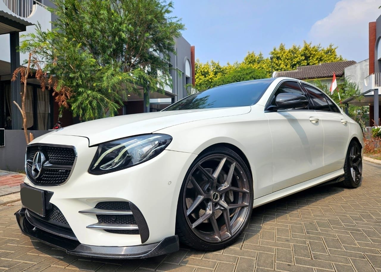 2017 Mercedes Benz E-Class  E 300 AMG Line Bekas 2017 Mercedes Benz E-Class  E 300 AMG Line Bekas
