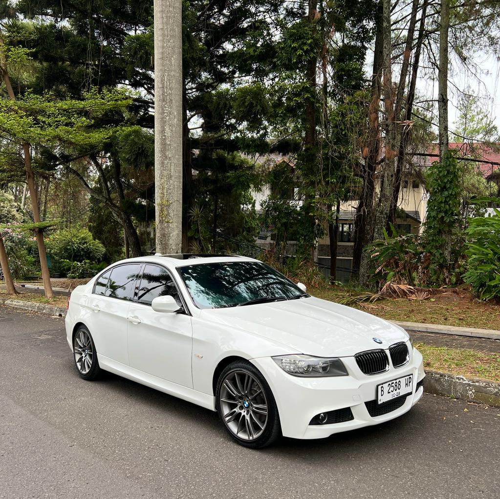 2011 BMW 3 Series Gran Turismo 325i E90 AT STEPTRONIC Bekas 2011 BMW 3 Series Gran Turismo 325i E90 AT STEPTRONIC Bekas