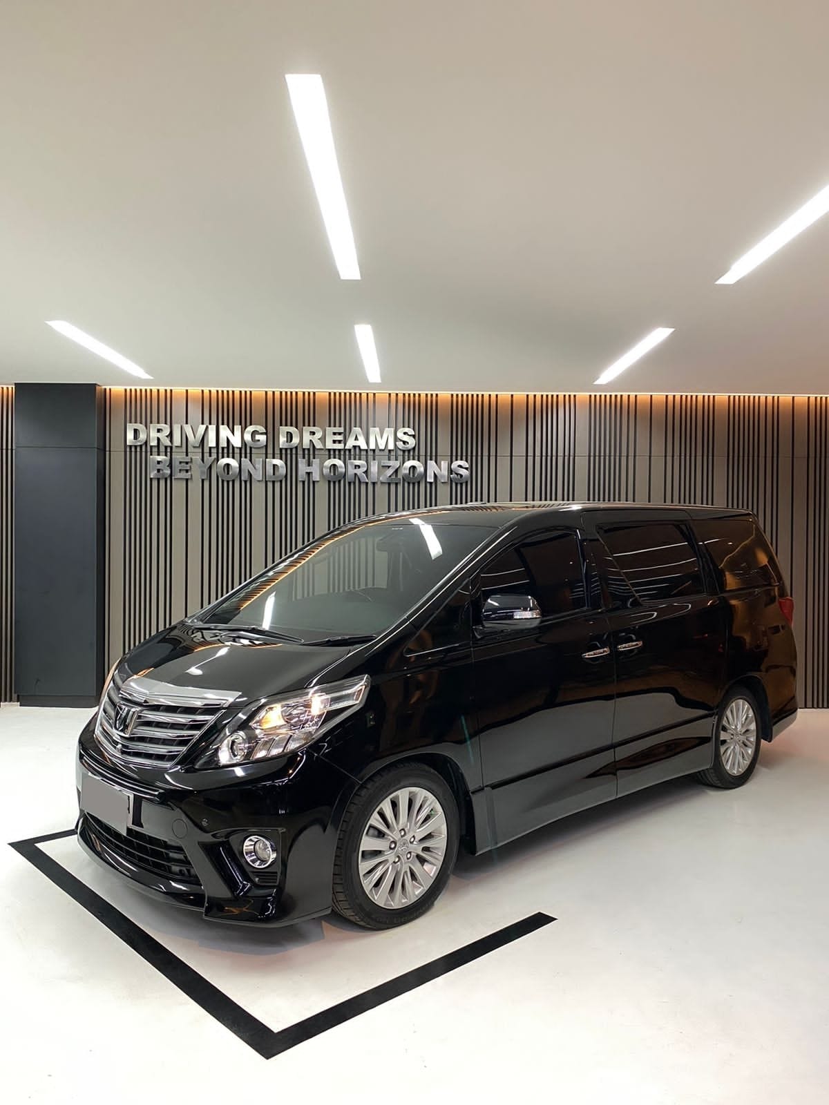 2013 Toyota Alphard  SC 2.4 AT Bekas 2013 Toyota Alphard  SC 2.4 AT Bekas