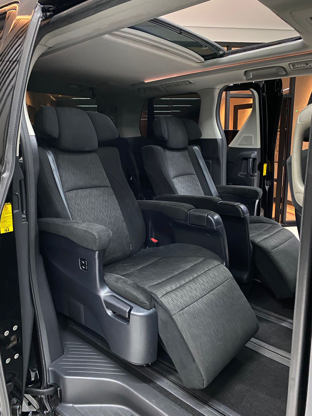 2013 Toyota Alphard  SC 2.4 AT 2013 Toyota Alphard  SC 2.4 AT