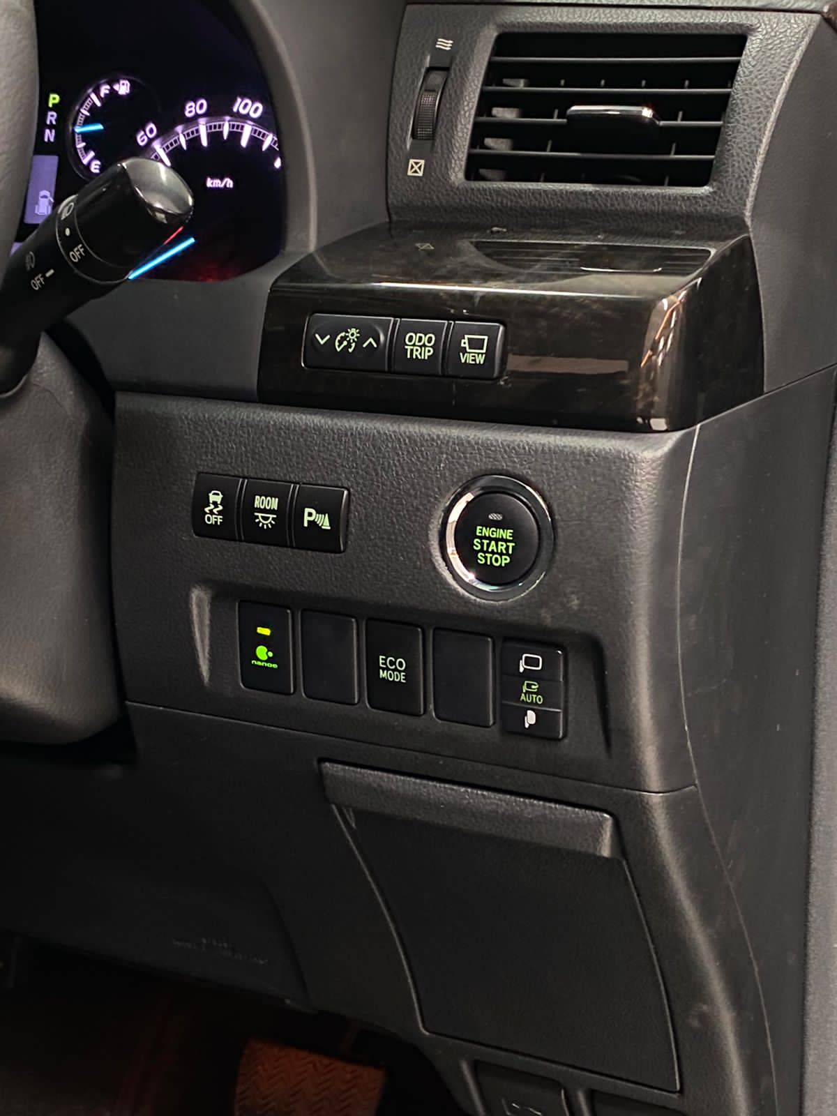 2013 Toyota Alphard  SC 2.4 AT 2013 Toyota Alphard  SC 2.4 AT