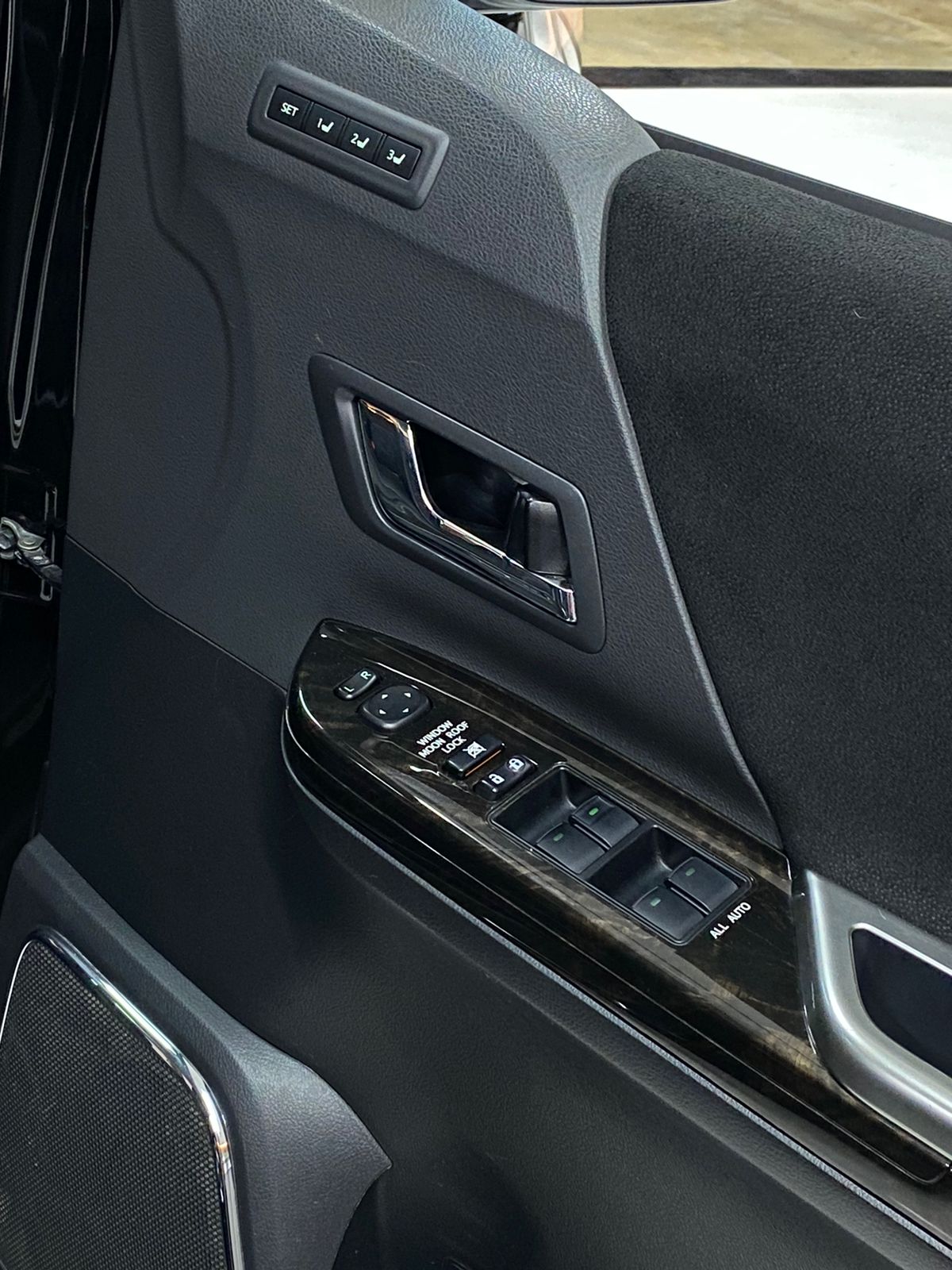 2013 Toyota Alphard  SC 2.4 AT 2013 Toyota Alphard  SC 2.4 AT