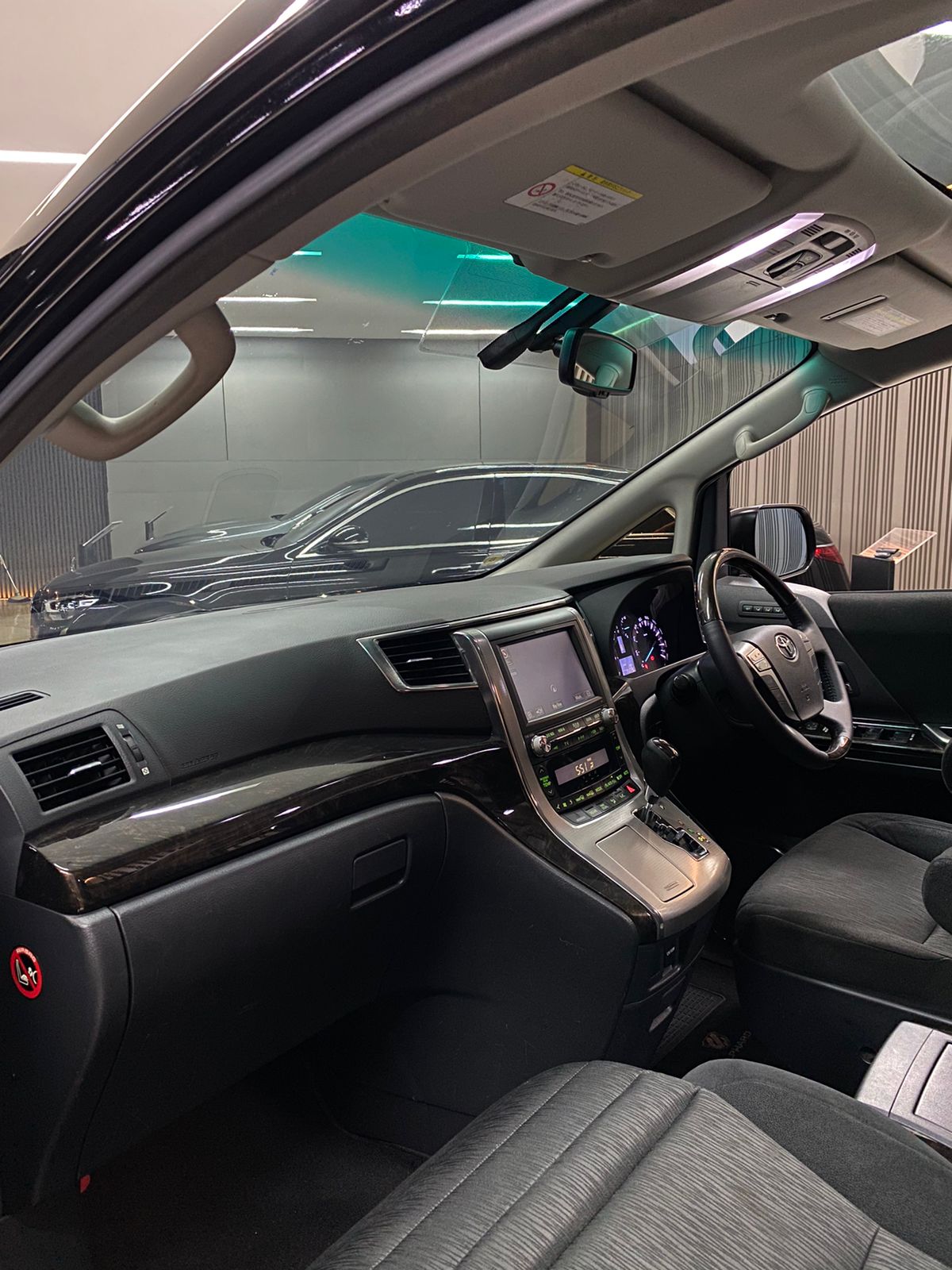 2013 Toyota Alphard  SC 2.4 AT 2013 Toyota Alphard  SC 2.4 AT