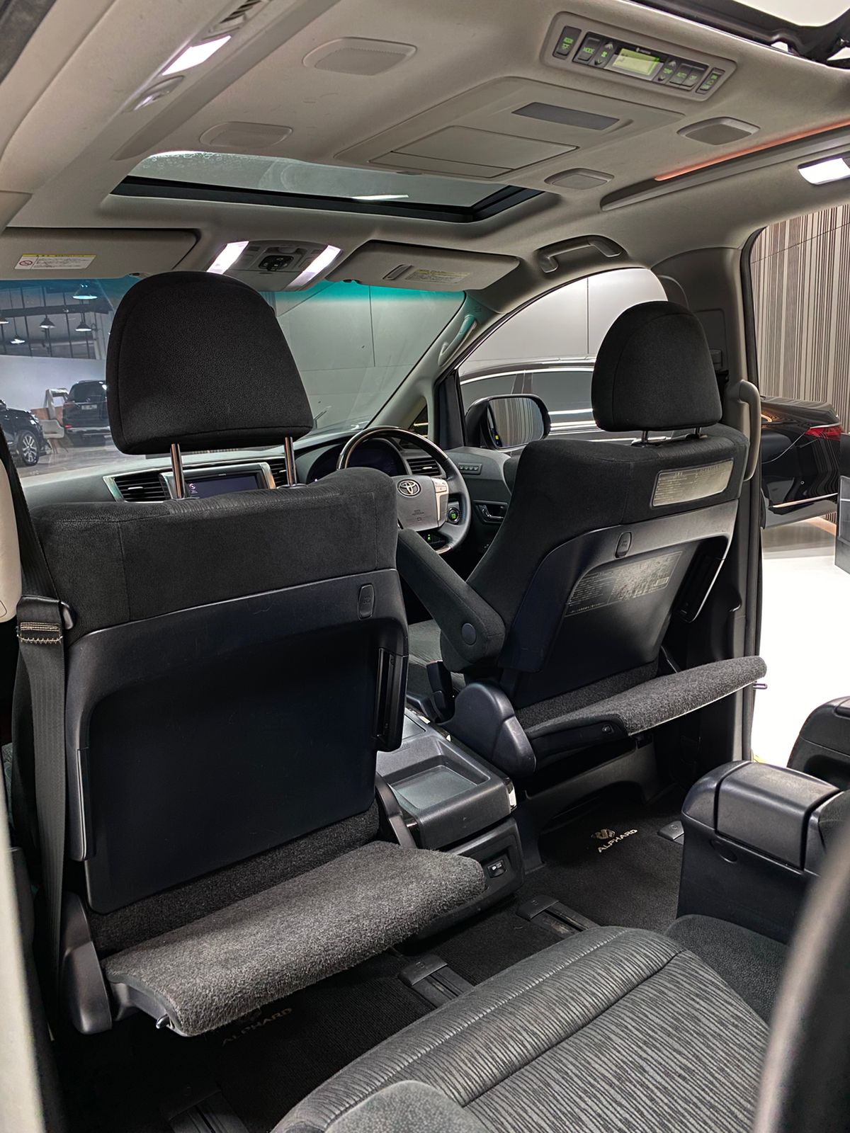 2013 Toyota Alphard  SC 2.4 AT 2013 Toyota Alphard  SC 2.4 AT