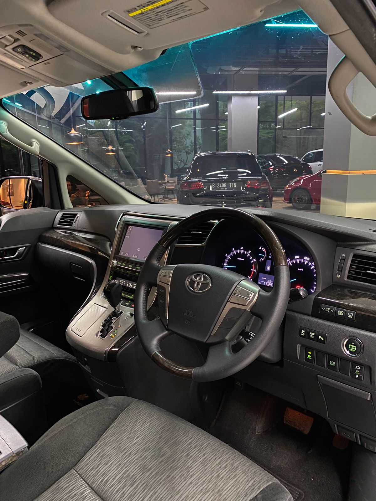 2013 Toyota Alphard  SC 2.4 AT 2013 Toyota Alphard  SC 2.4 AT