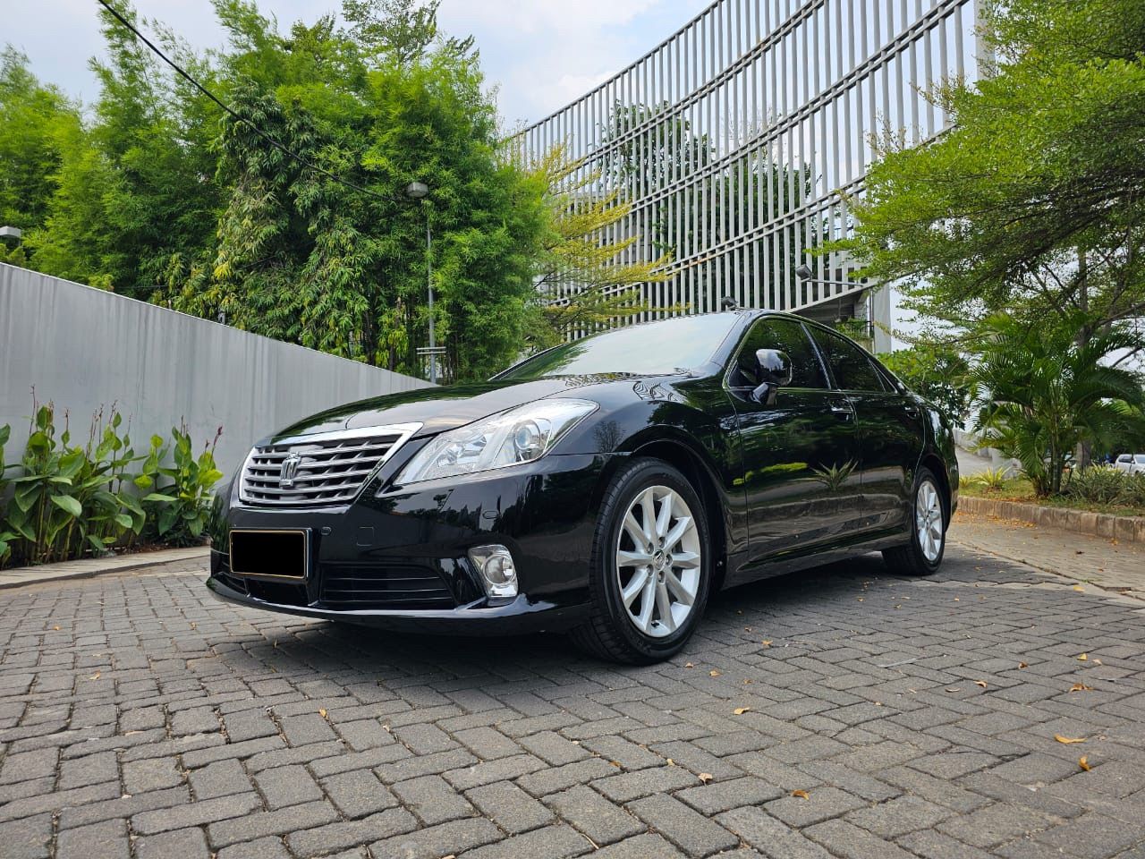 Second Hand 2010 Toyota Crown Royal  3.0 ROYAL SALOON AT SDN Second Hand 2010 Toyota Crown Royal  3.0 ROYAL SALOON AT SDN