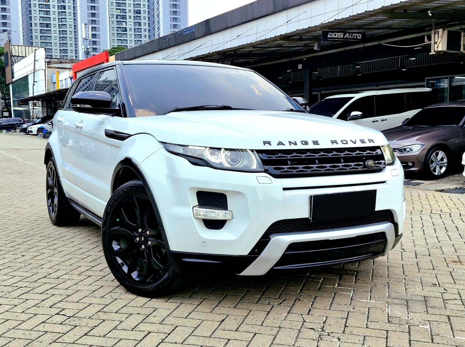 2013 Land Rover Range Rover Evoque HSE Dynamic Si4 Petrol 9-Speed Automatic 240PS Bekas 2013 Land Rover Range Rover Evoque HSE Dynamic Si4 Petrol 9-Speed Automatic 240PS Bekas