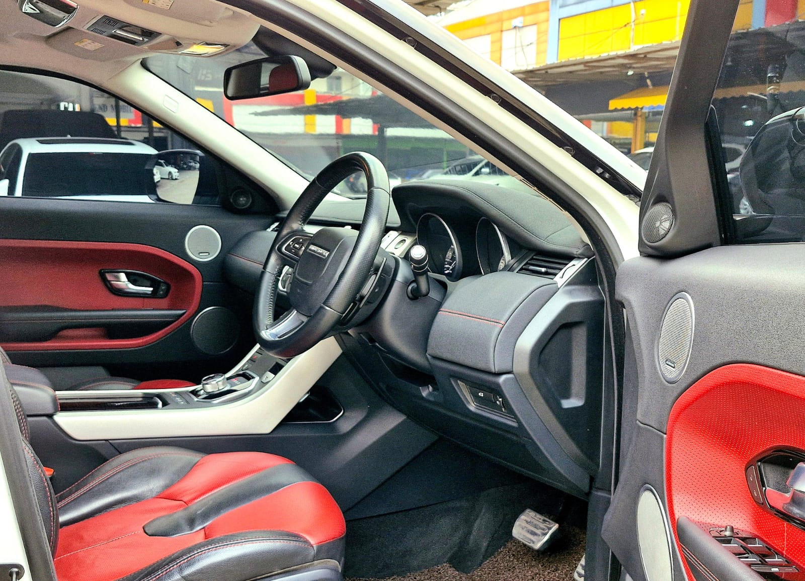 2013 Land Rover Range Rover Evoque HSE Dynamic Si4 Petrol 9-Speed Automatic 240PS 2013 Land Rover Range Rover Evoque HSE Dynamic Si4 Petrol 9-Speed Automatic 240PS