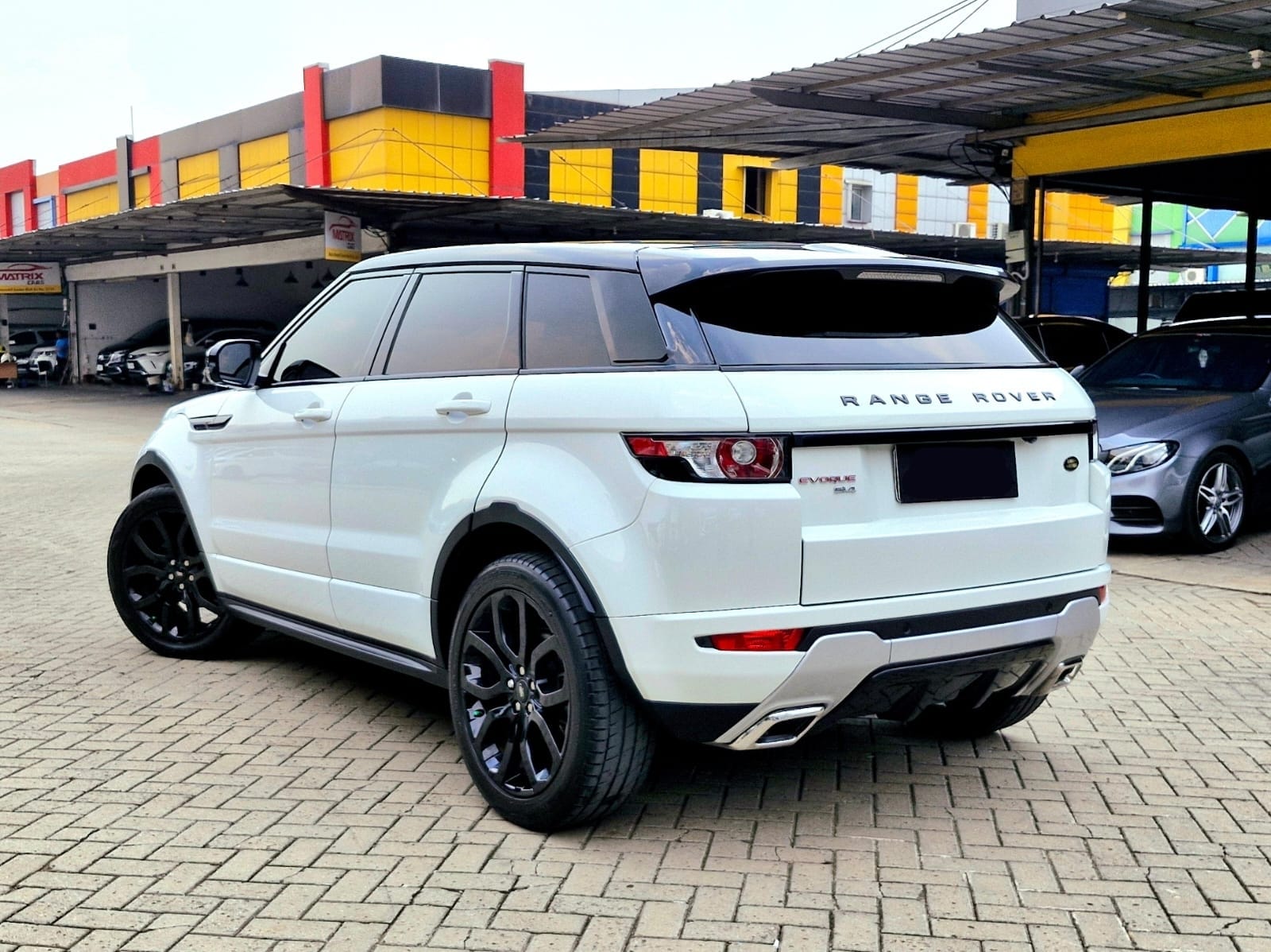 2013 Land Rover Range Rover Evoque HSE Dynamic Si4 Petrol 9-Speed Automatic 240PS 2013 Land Rover Range Rover Evoque HSE Dynamic Si4 Petrol 9-Speed Automatic 240PS