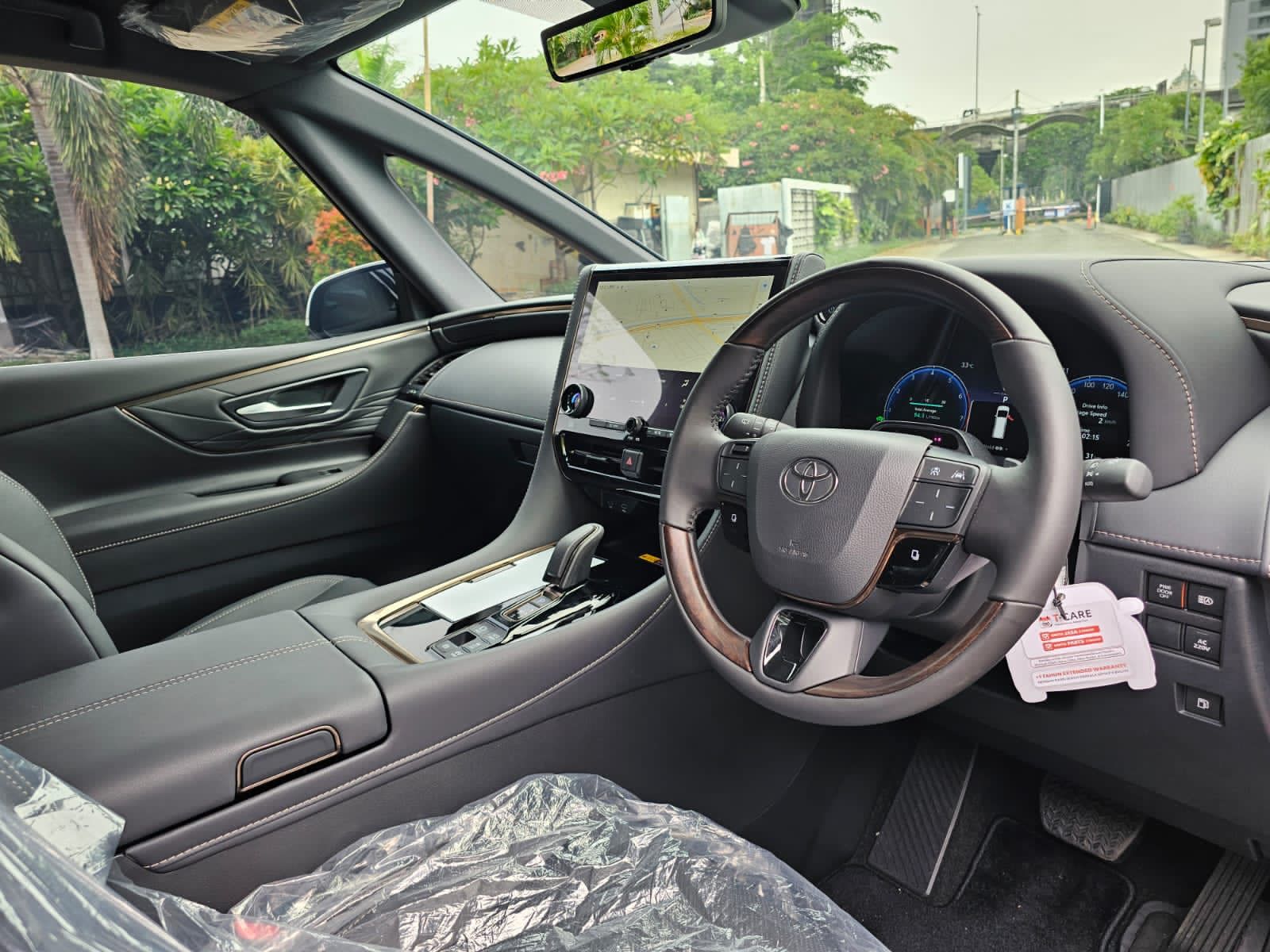 2023 Toyota Alphard Hybrid 2.5 HV 2023 Toyota Alphard Hybrid 2.5 HV