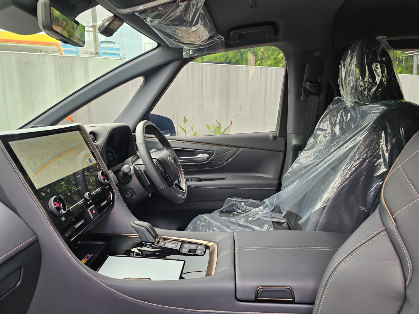 2023 Toyota Alphard Hybrid 2.5 HV 2023 Toyota Alphard Hybrid 2.5 HV