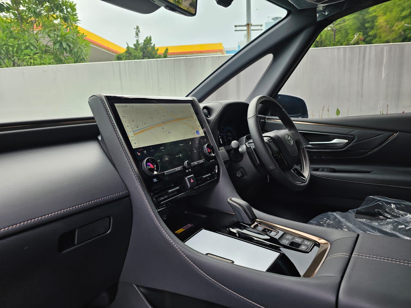 2023 Toyota Alphard Hybrid 2.5 HV 2023 Toyota Alphard Hybrid 2.5 HV