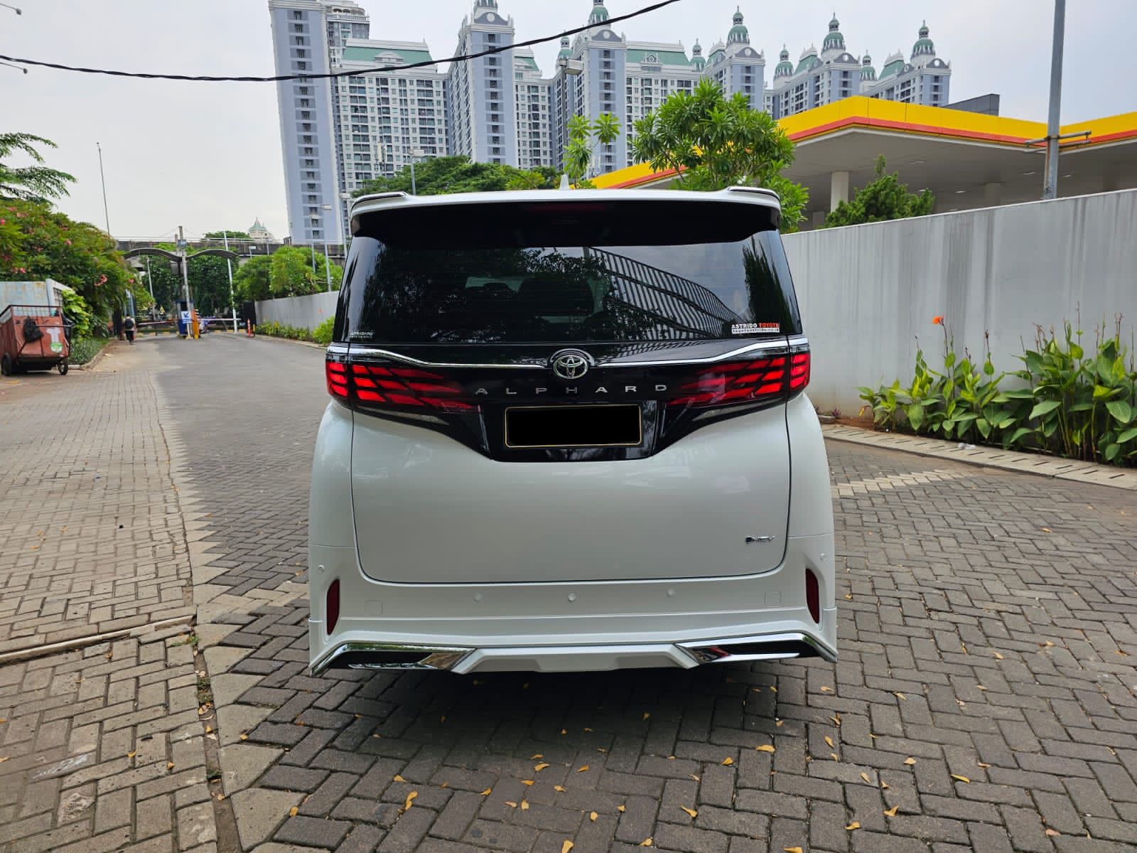 2023 Toyota Alphard Hybrid 2.5 HV 2023 Toyota Alphard Hybrid 2.5 HV