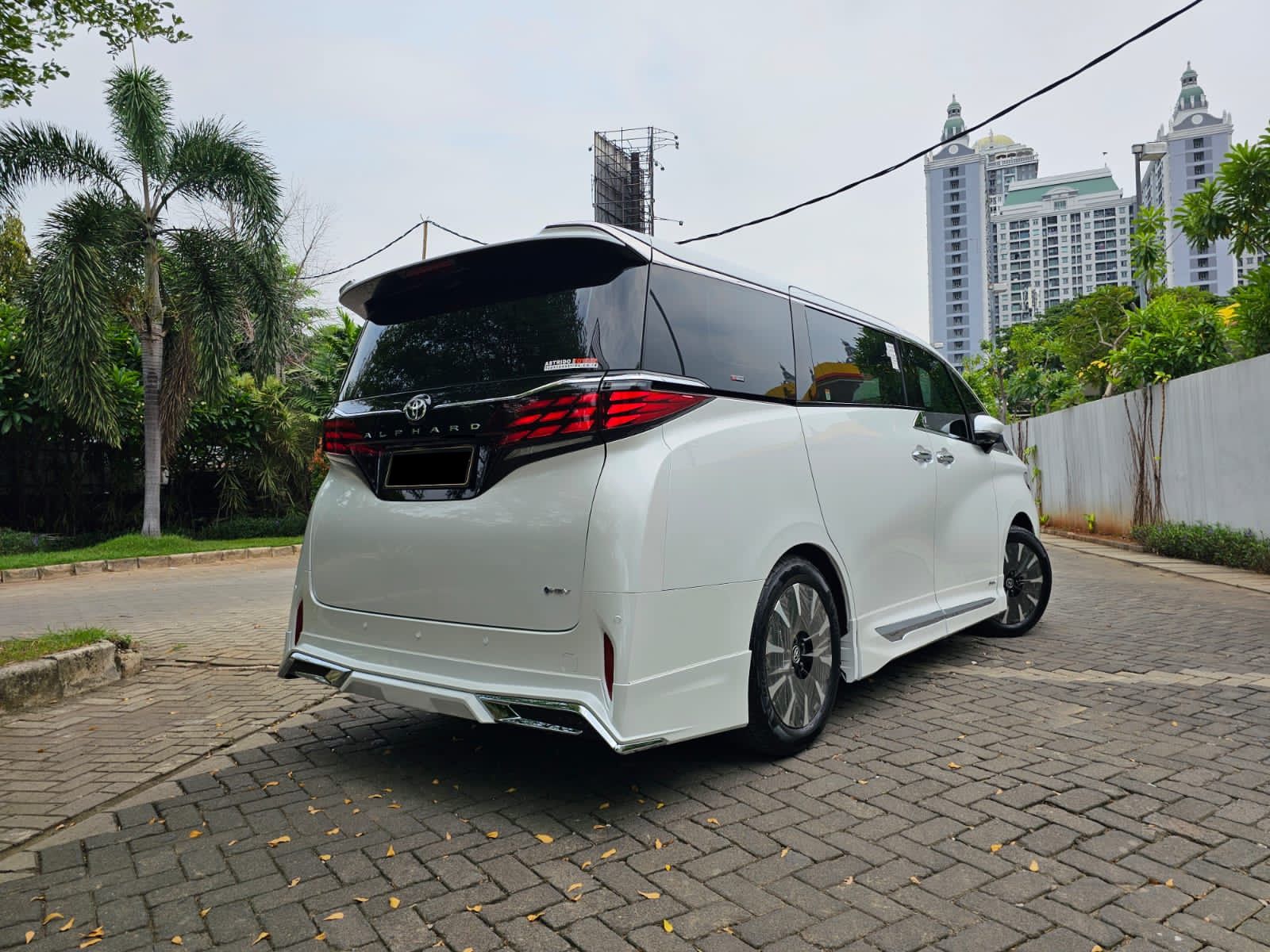 2023 Toyota Alphard Hybrid 2.5 HV 2023 Toyota Alphard Hybrid 2.5 HV