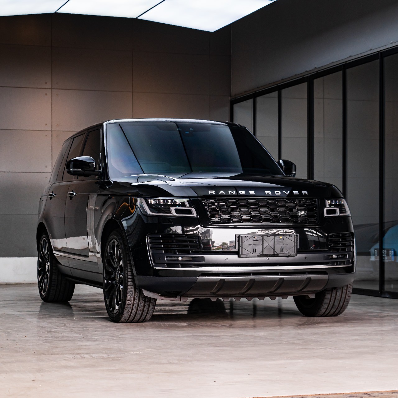 Second Hand 2018 Land Rover Range Rover Vogue 3.0 Second Hand 2018 Land Rover Range Rover Vogue 3.0