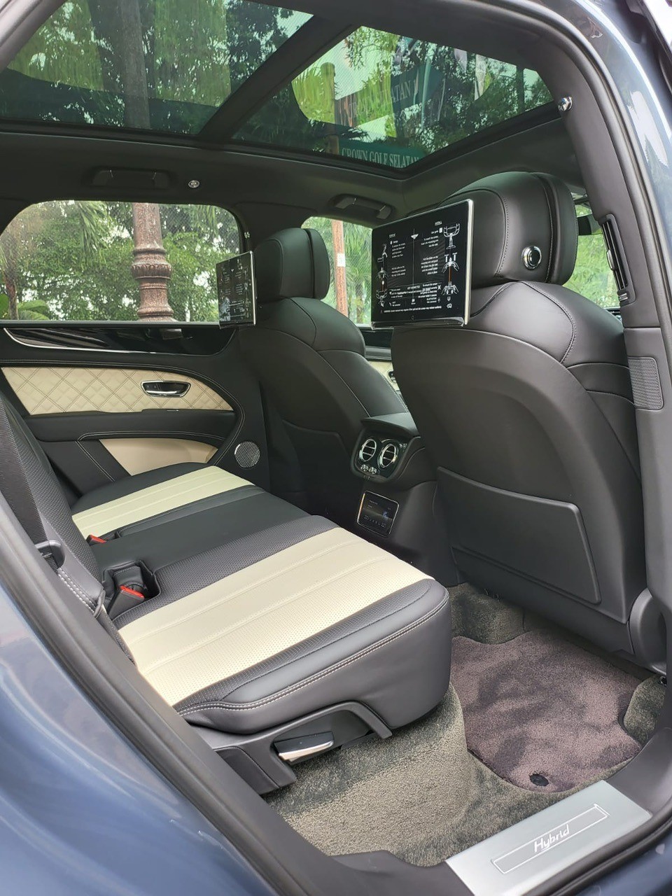 2022 Bentley Bentayga 4.0 L 2022 Bentley Bentayga 4.0 L