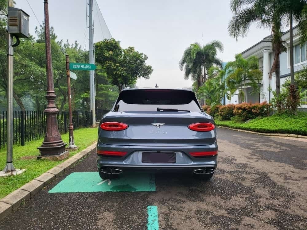 2022 Bentley Bentayga 4.0 L 2022 Bentley Bentayga 4.0 L