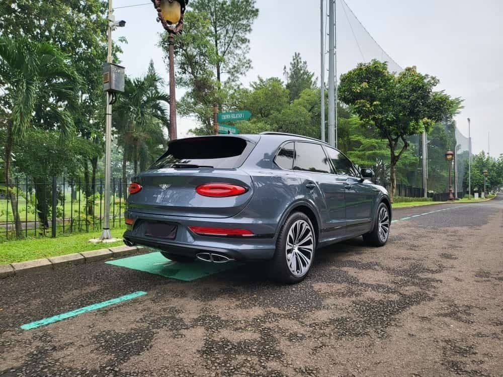 2022 Bentley Bentayga 4.0 L 2022 Bentley Bentayga 4.0 L