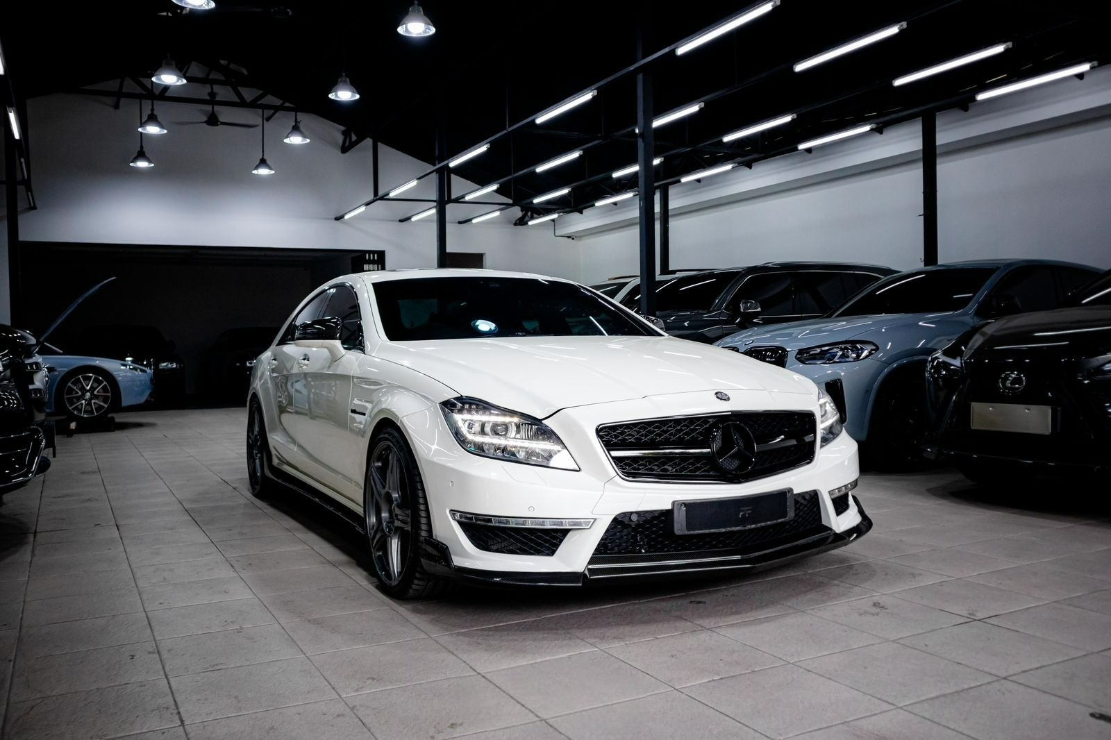 2013 Mercedes Benz CLS-Class 63 AMG V8 BITURBO Bekas 2013 Mercedes Benz CLS-Class 63 AMG V8 BITURBO Bekas