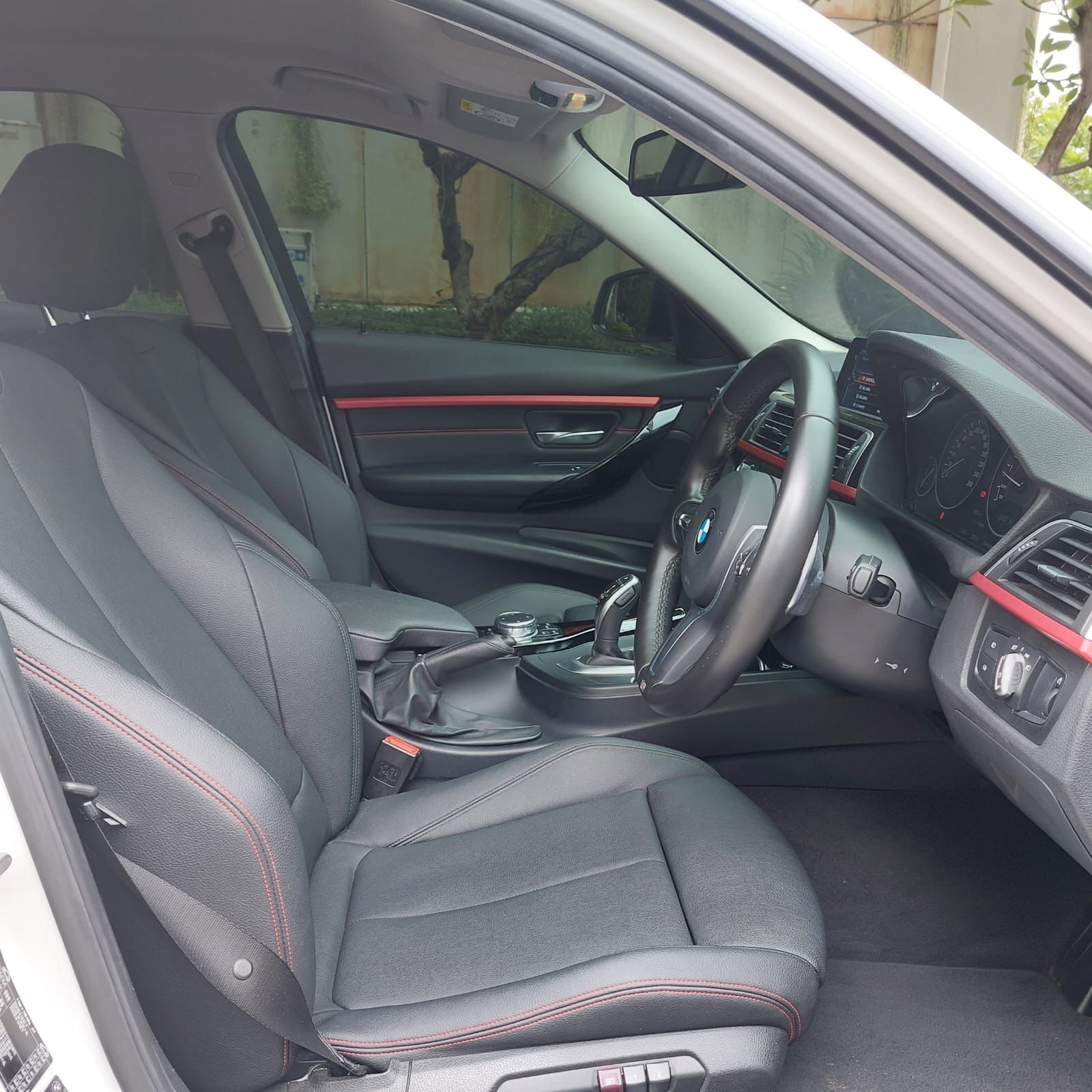 2016 BMW 3 Series Sedan  320i F30 SPORT 2016 BMW 3 Series Sedan  320i F30 SPORT