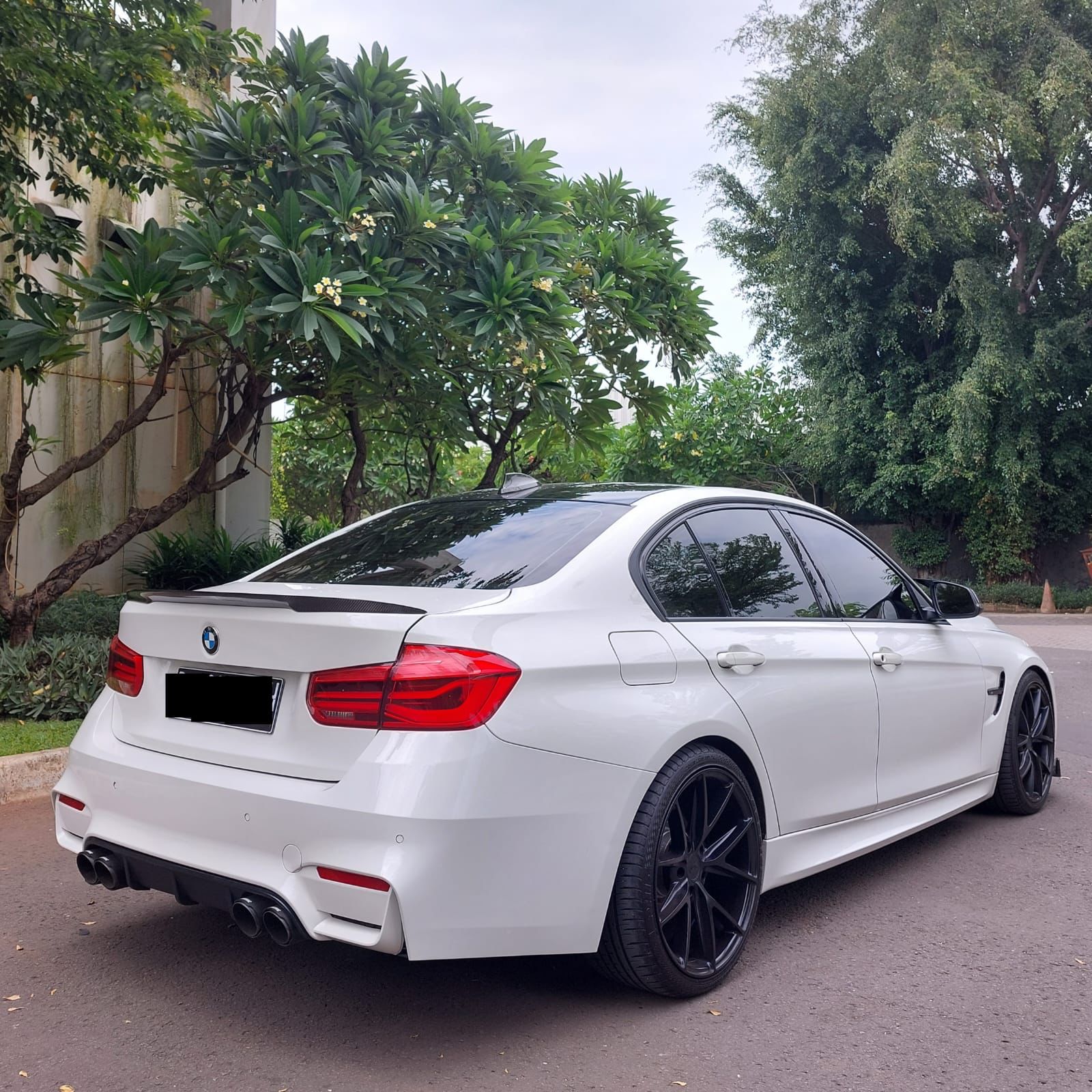 2016 BMW 3 Series Sedan  320i F30 SPORT 2016 BMW 3 Series Sedan  320i F30 SPORT