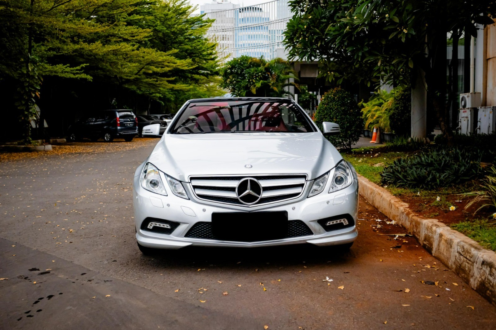 2011 Mercedes Benz E-Class  E250 CGI CABR AT CBU 2011 Mercedes Benz E-Class  E250 CGI CABR AT CBU