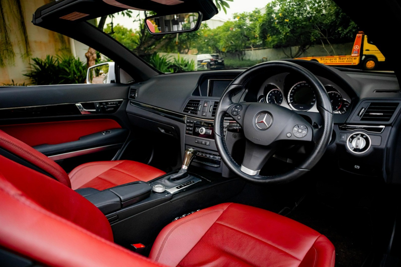 2011 Mercedes Benz E-Class  E250 CGI CABR AT CBU 2011 Mercedes Benz E-Class  E250 CGI CABR AT CBU