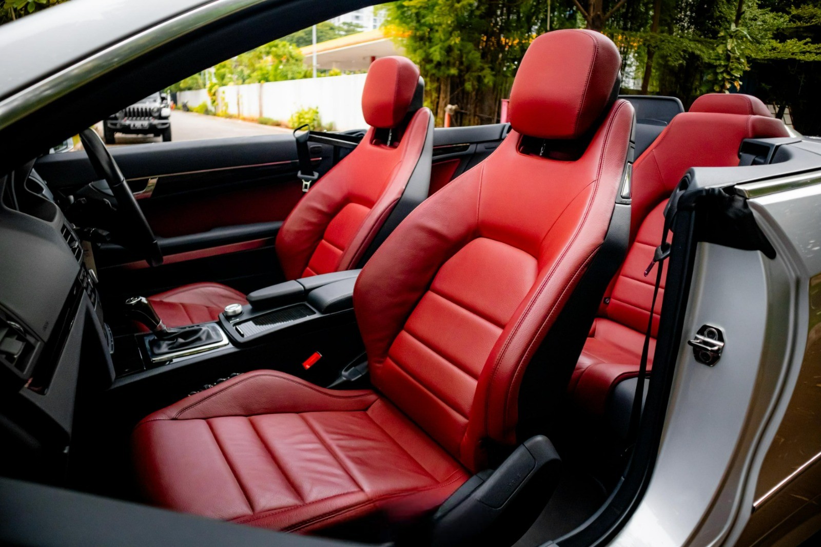 2011 Mercedes Benz E-Class  E250 CGI CABR AT CBU 2011 Mercedes Benz E-Class  E250 CGI CABR AT CBU