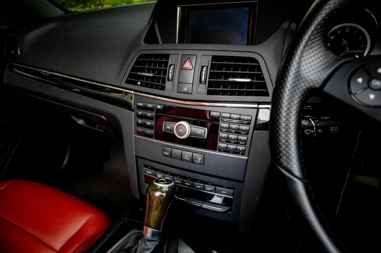 2011 Mercedes Benz E-Class  E250 CGI CABR AT CBU 2011 Mercedes Benz E-Class  E250 CGI CABR AT CBU