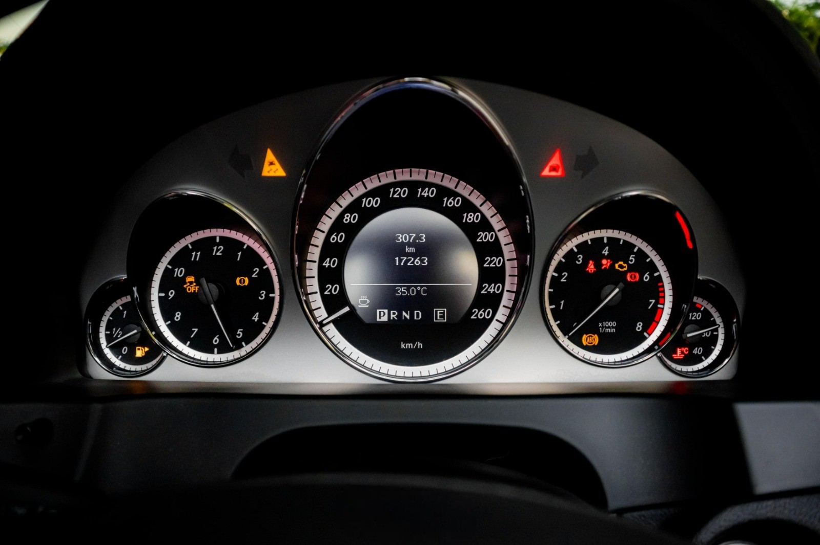 2011 Mercedes Benz E-Class  E250 CGI CABR AT CBU 2011 Mercedes Benz E-Class  E250 CGI CABR AT CBU