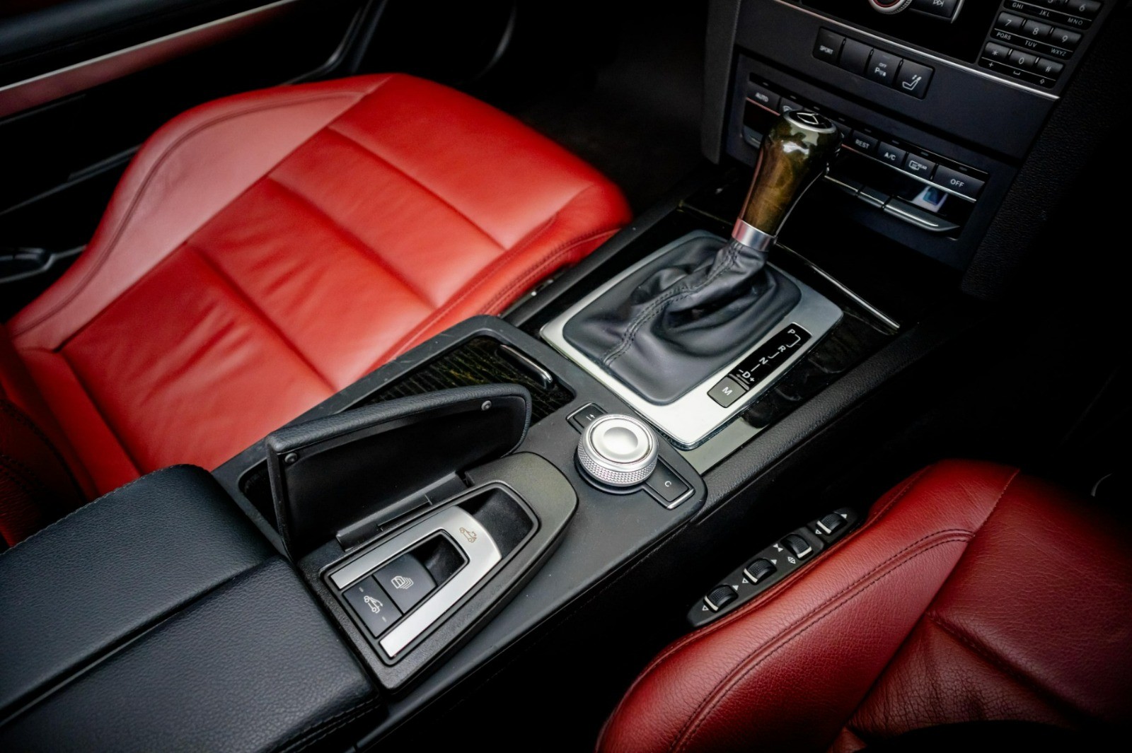 2011 Mercedes Benz E-Class  E250 CGI CABR AT CBU 2011 Mercedes Benz E-Class  E250 CGI CABR AT CBU