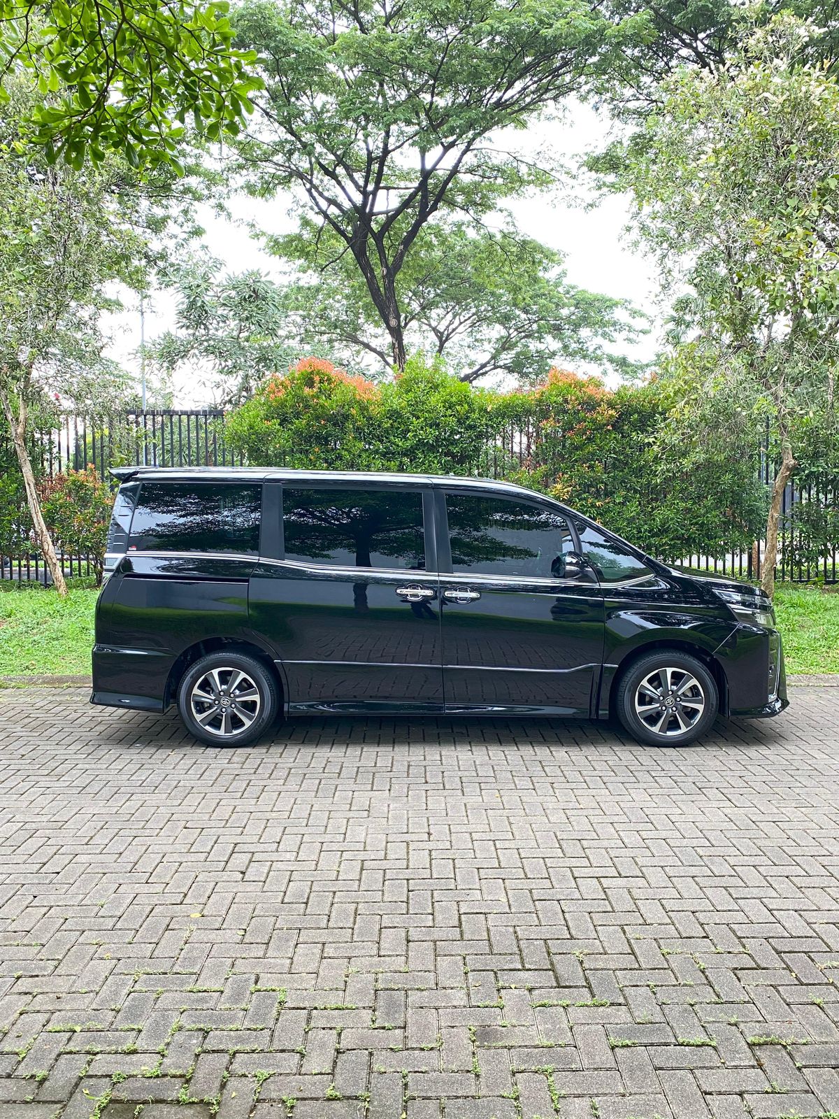 2019 Toyota Voxy 2.0 CVT 2019 Toyota Voxy 2.0 CVT